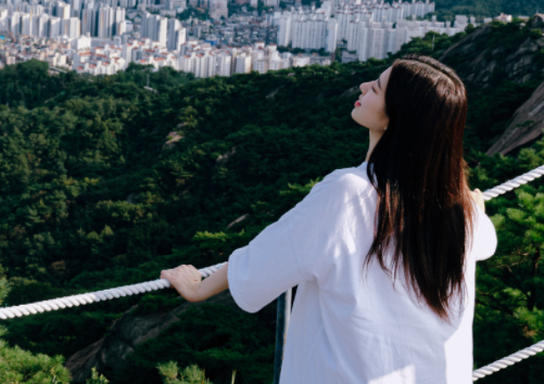女学生被 c 扒衣服电影：真是用心良苦，值得期待!